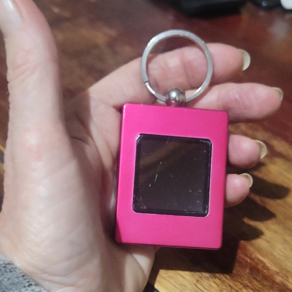 NEW Digital Photo Viewer Keychain